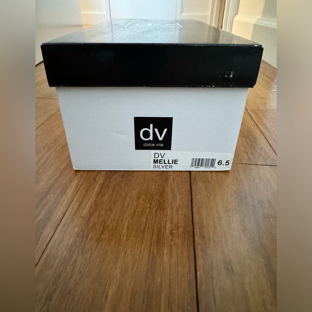 NWT DV by dolce vita Mellie Silver Ballet Flats - Picture 3 of 4